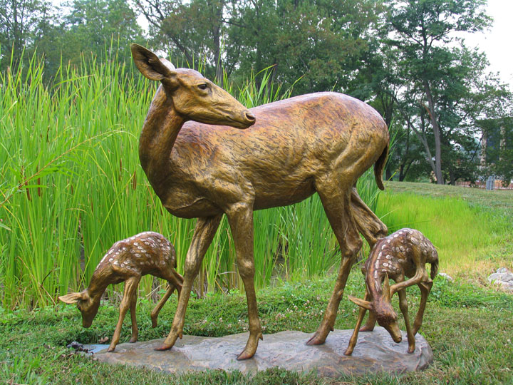 Mother with baby deer sculptures